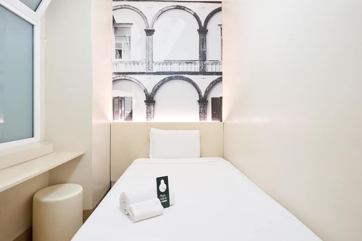 Habitación individual económica, para no fumadores | Ropa de cama hipoalergénica y edredón