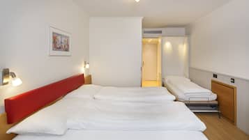 Triple Room | Hypo-allergenic bedding, in-room safe, desk, laptop workspace