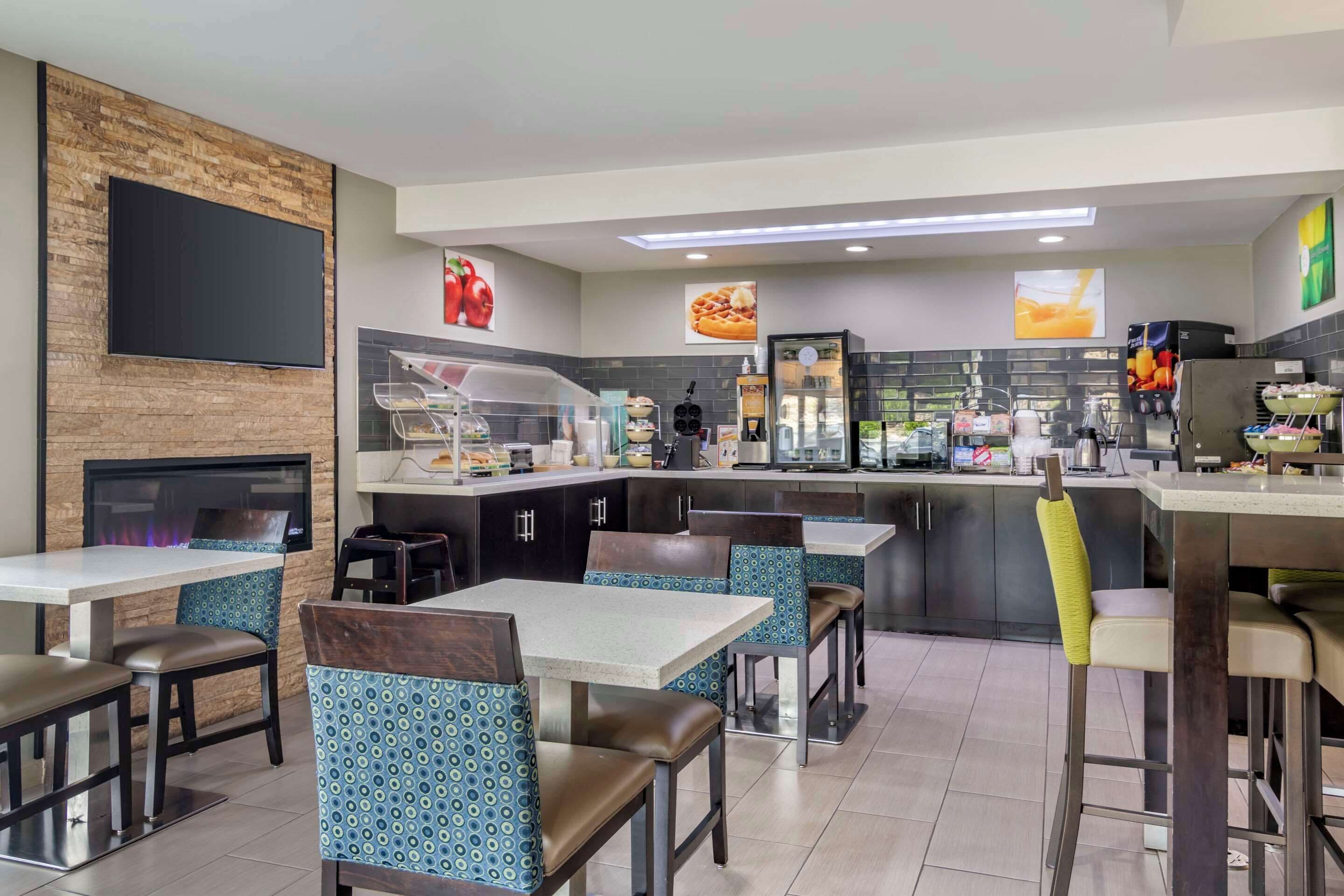 free daily continental breakfast