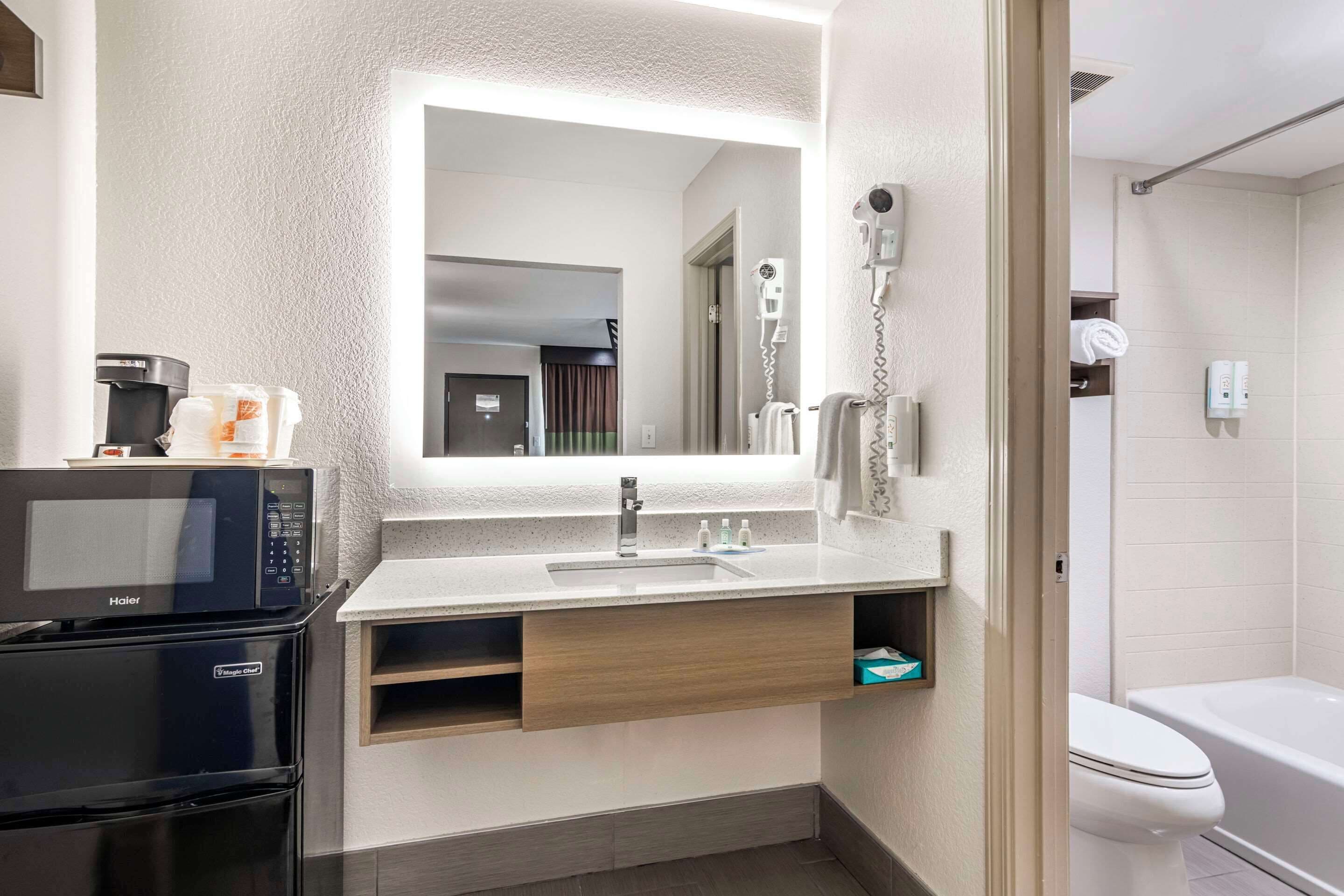 suite, 1 king bed with sofa bed, non smoking | desk, iron/ironing board, free cots/infant beds, free wifi