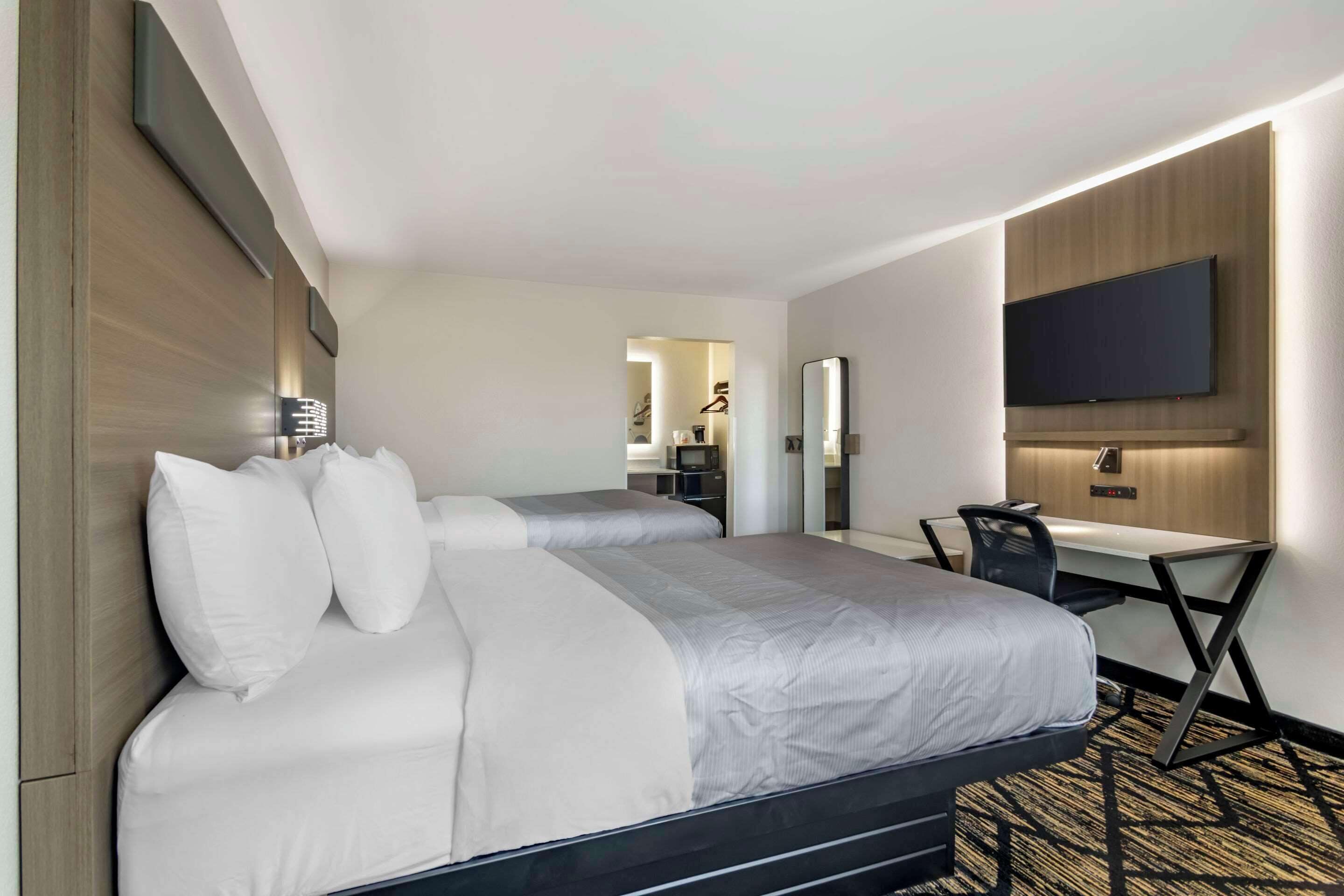 โต๊ะทำงาน, เตารีด/โต๊ะรีดผ้า, เปล/เตียงเด็กอ่อน (ฟรี), Wi-Fi ฟรี