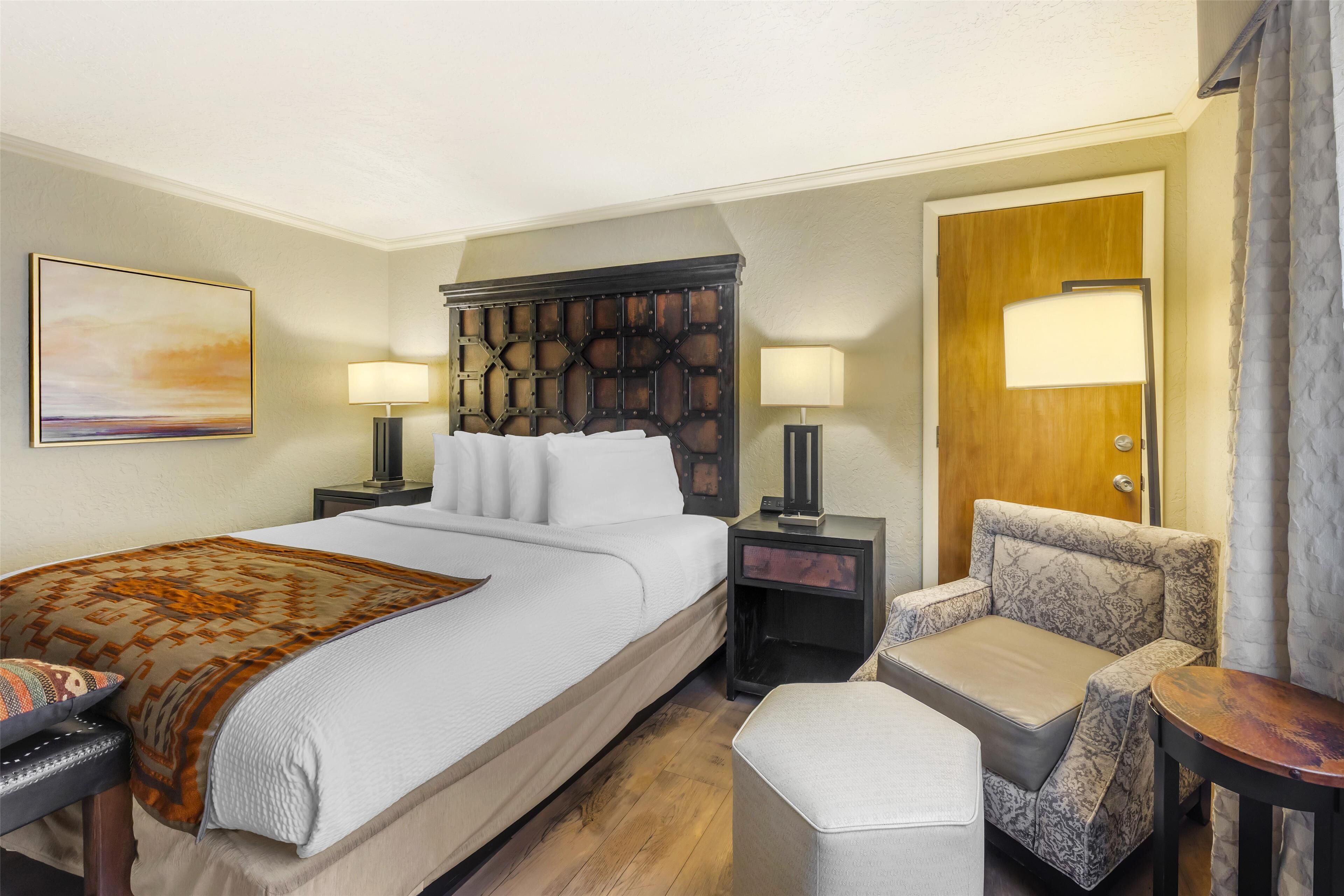 standard room, 1 king bed, non smoking, refrigerator & microwave | pillow-top beds, desk, iron/ironing board, cots/infant beds