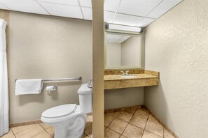 Standard Room, 1 King Bed, Accessible, Non Smoking | Bathroom | Free toiletries, hair dryer, towels