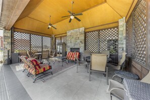 Outdoor pool, open 10:00 AM to 10 PM, free pool cabanas, pool umbrellas