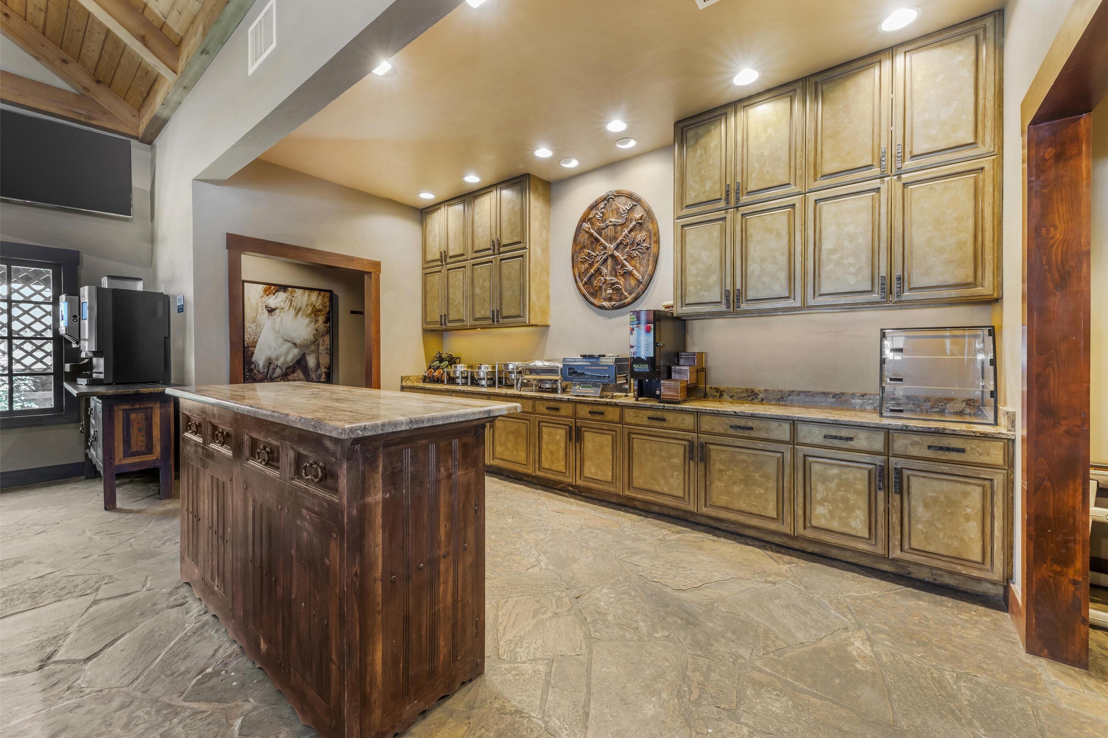 free daily full breakfast