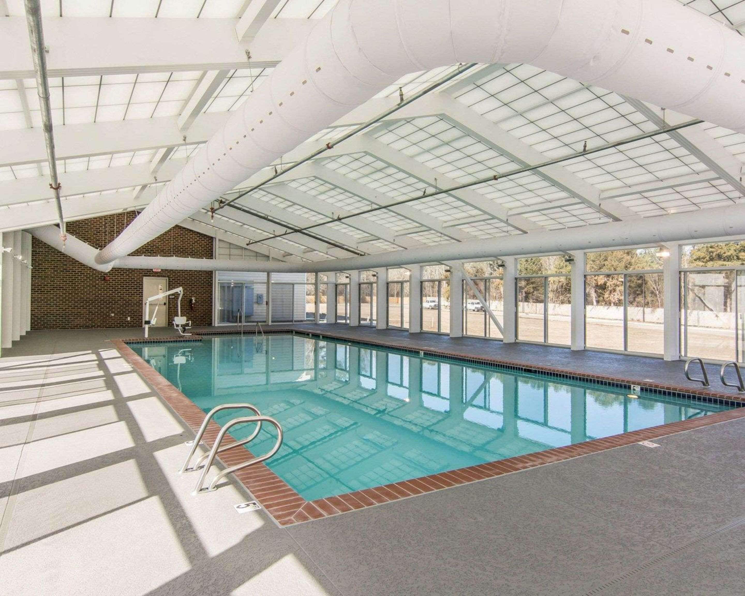 indoor pool, pool loungers
