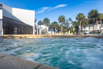 Outdoor spa tub at Legacy Vacation Resorts - Kissimmee/Orlando
