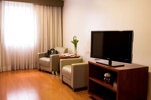 Minibar, in-room safe, desk, blackout drapes - Hotel Belas Artes SP Paulista - Managed by Accor (Sao Paulo)