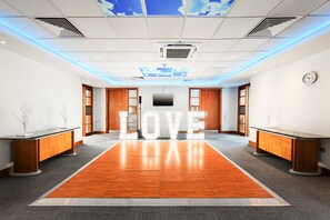 Ballroom - Holiday Inn Rochester Chatham by IHG (Chatham)
