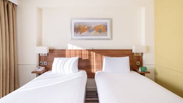 Chambre Standard, 2 lits une place | Bureau, lits bébé (gratuits), Wi-Fi gratuit, draps fournis