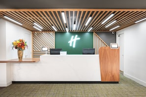 Reception - Holiday Inn Rochester Chatham by IHG (Chatham)