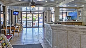 A spacious lobby with a reception desk, seating area, and a large aquarium display. - Marina Del Mar Resort and Marina (Key Largo)