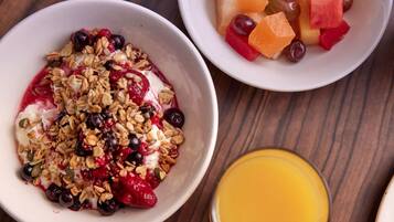 Daily buffet breakfast (GBP 16.50 per person)