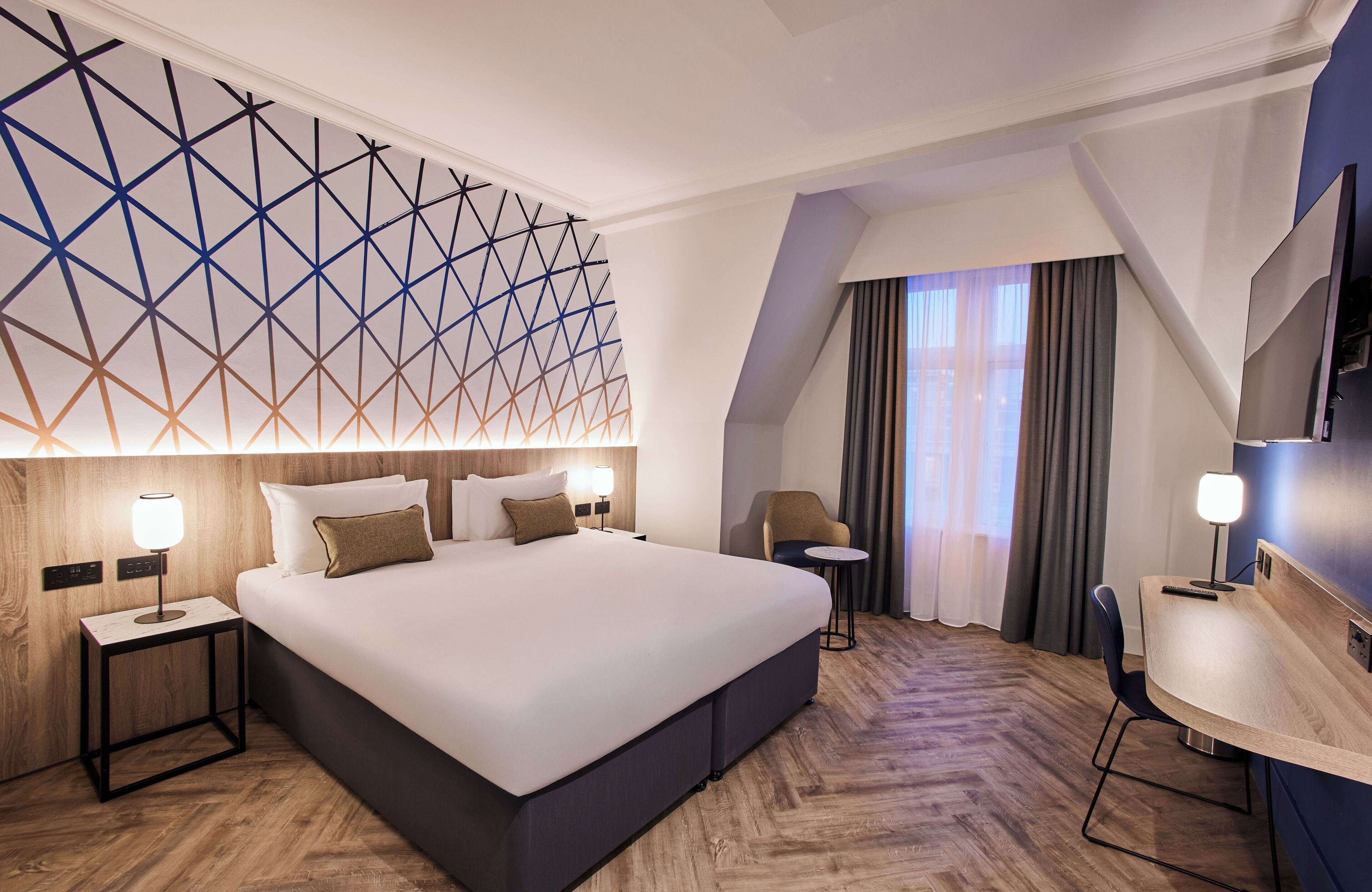 Deluxe King Room | In-room safe, desk, laptop workspace, iron/ironing board