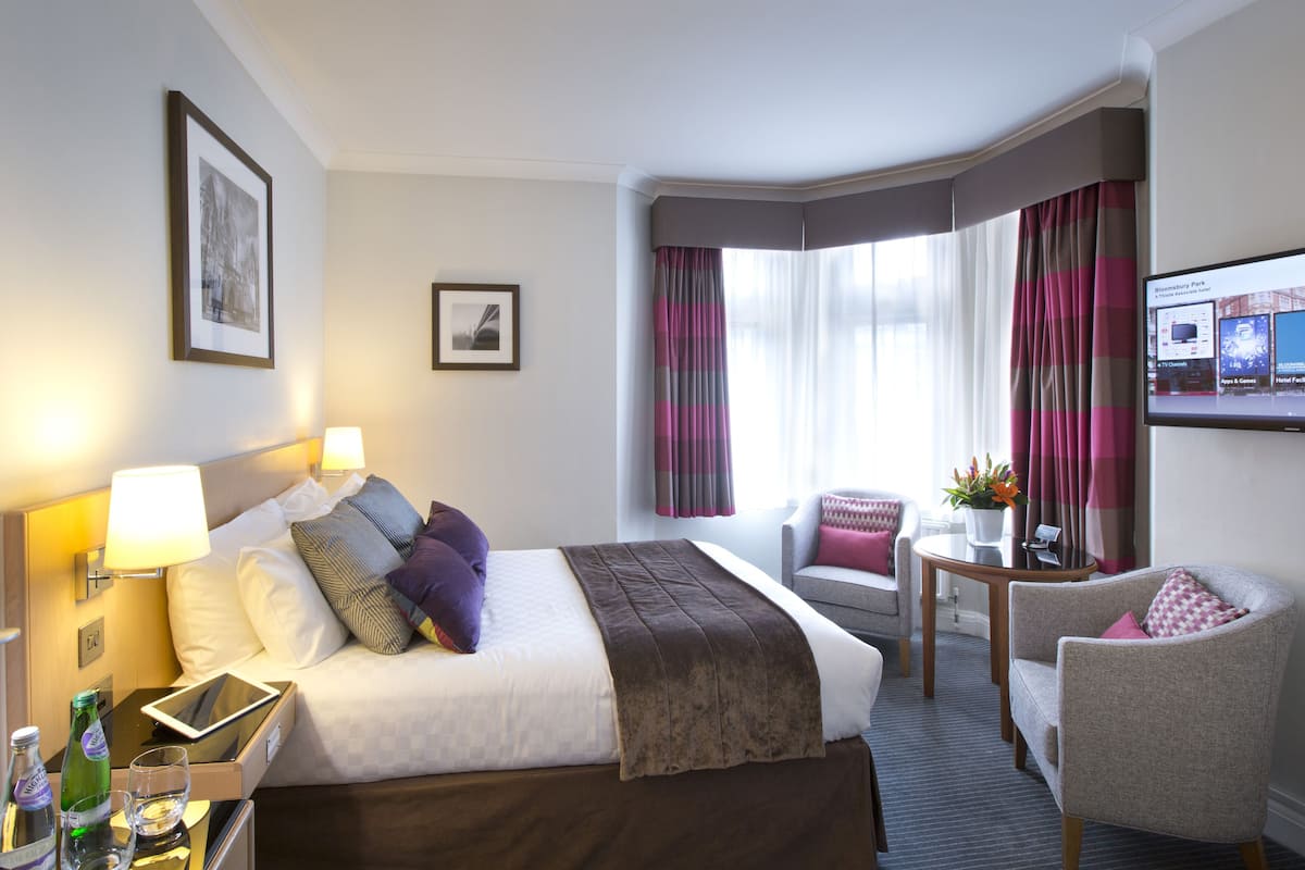 Standard Double Room | In-room safe, desk, laptop workspace, iron/ironing board