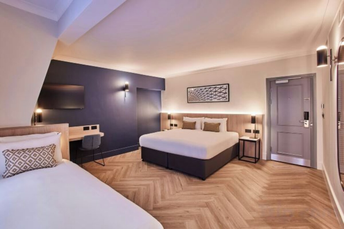 Deluxe Family Room