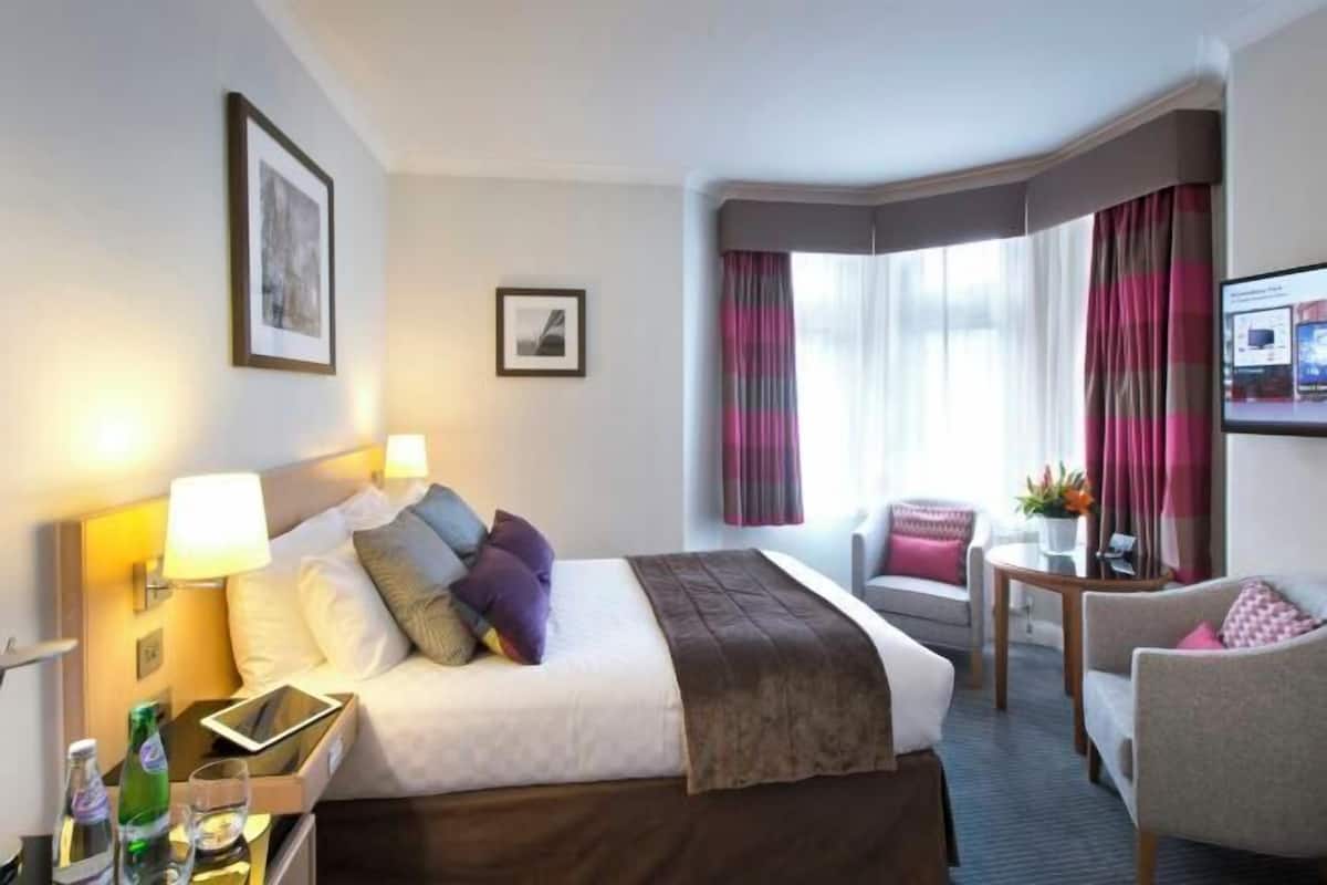In-room safe, desk, laptop workspace, iron/ironing board