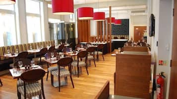 Menyajikan masakan Inggris