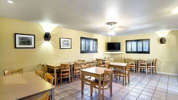 Sudah termasuk sarapan prasmanan setiap hari