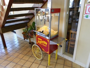Interior entrance - Quality Inn & Suites Phoenix NW - Sun City (Youngtown)