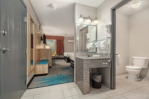 Days Inn & Suites by Wyndham Mt Pleasant