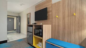 Room, 1 King Bed, Accessible, Non Smoking (Mobility, Tub with Grab Bars) | Mini-refrigerator