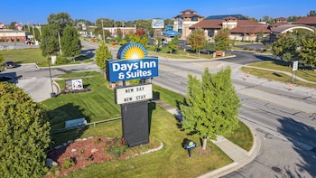 Days Inn & Suites by Wyndham Mt Pleasant