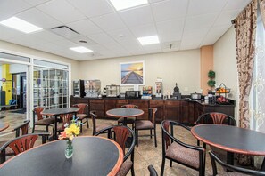 Free daily continental breakfast - Days Inn & Suites by Wyndham Mt Pleasant (Mount Pleasant)