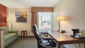 Studio, 1 King Bed, Non Smoking | Desk, blackout curtains, iron/ironing board, free cots/infant beds