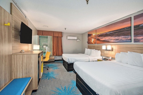 Days Inn & Suites by Wyndham Mt Pleasant