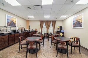 Free daily continental breakfast 