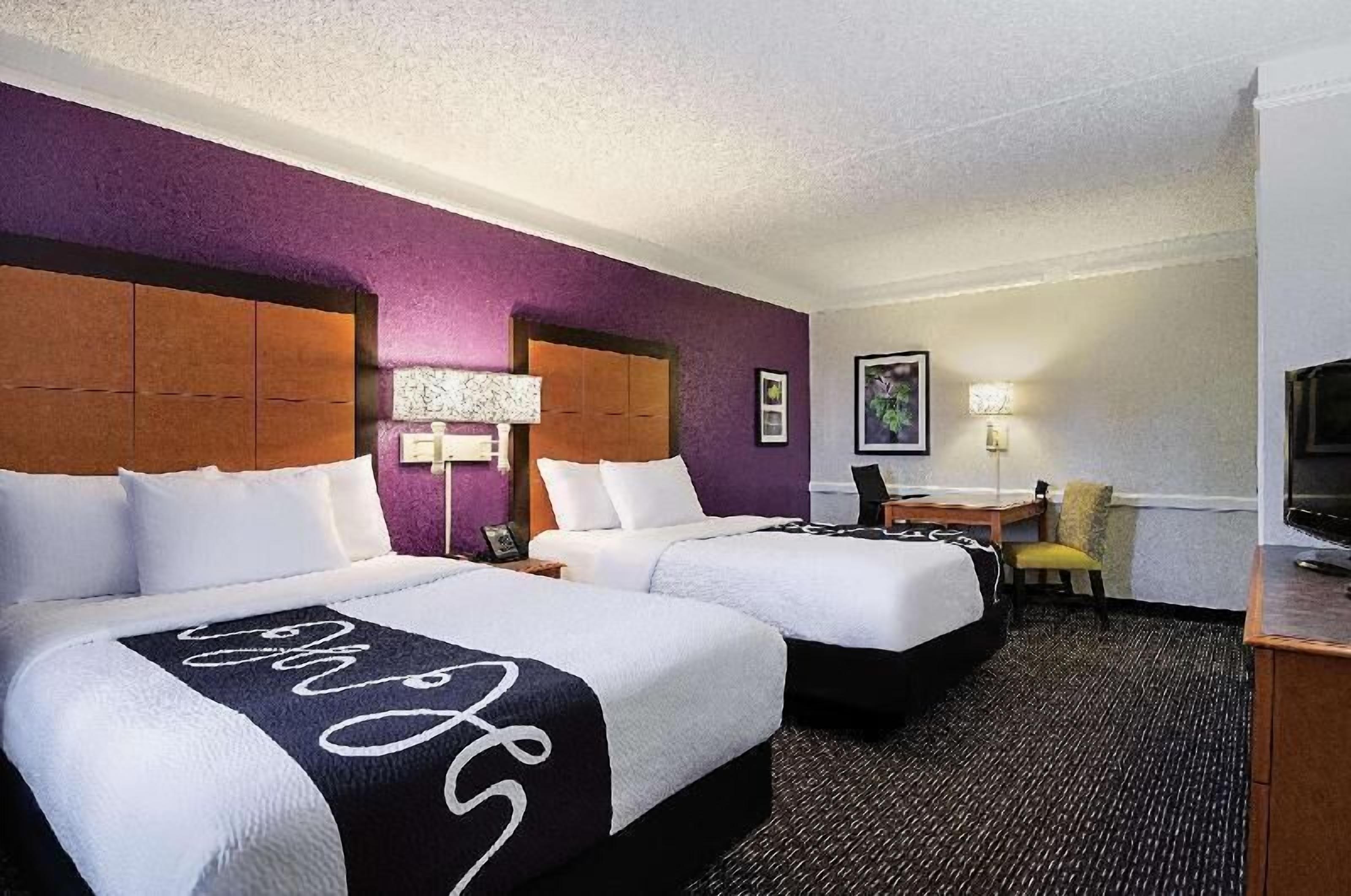 Premium bedding, in-room safe, desk, iron/ironing board