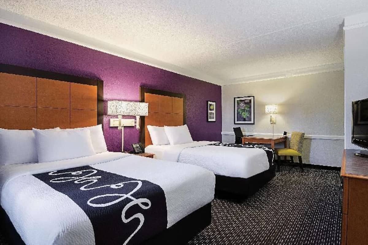Premium bedding, in-room safe, desk, iron/ironing board