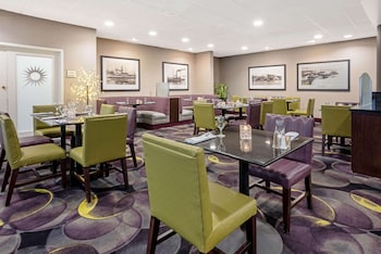 La Quinta Inn & Suites by Wyndham Tacoma - Seattle