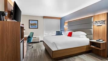 1 bedroom, premium bedding, desk, laptop workspace