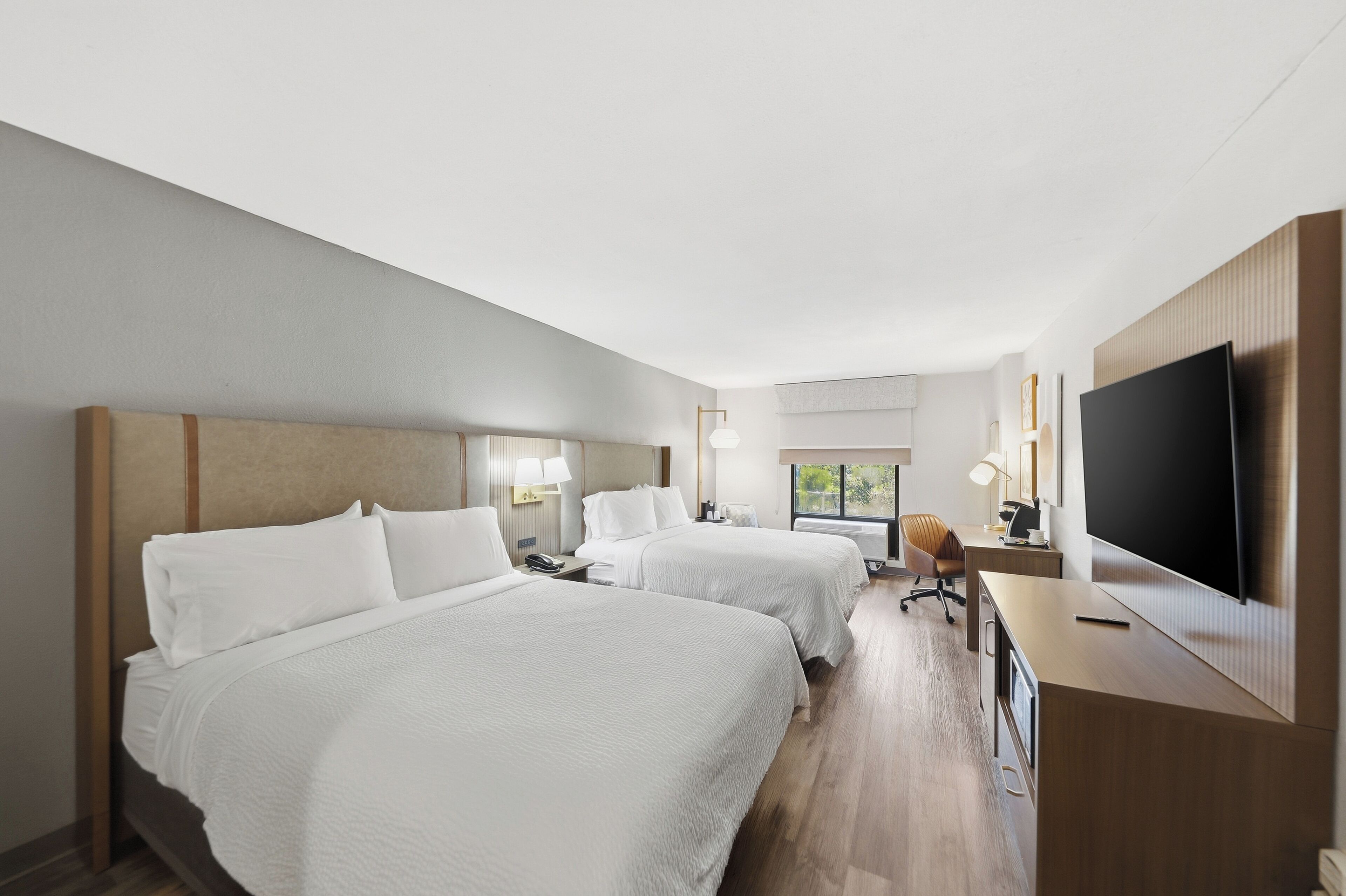 Standard Room, 2 Katil Ratu (Queen) | Peralatan tempat tidur premium, peti besi dalam bilik, meja 