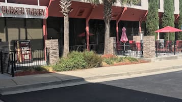 Serveert ontbijt en diner