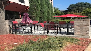 Breakfast and dinner served