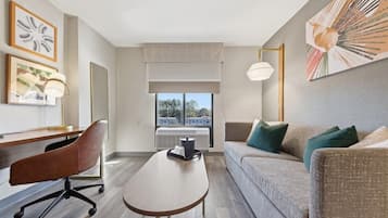 Standardzimmer, 1 King-Bett | Hochwertige Bettwaren, Zimmersafe, Schreibtisch, Verdunkelungsvorhänge