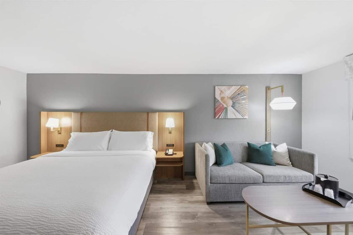 Standard Room, 1 King Bed
