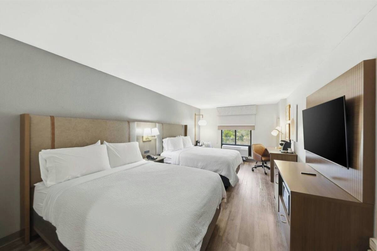 Quarto standard, 2 camas Queen | Roupas de cama premium, cofres nos quartos, escrivaninha