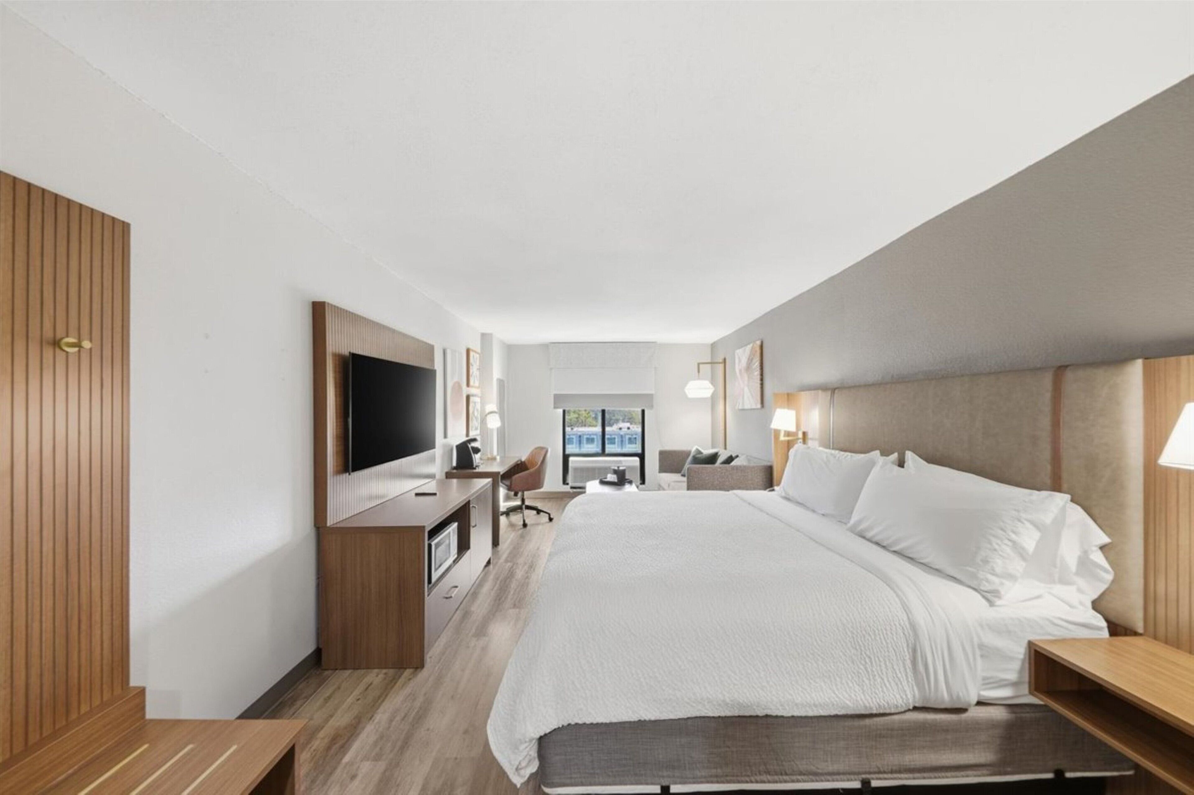 Sengetøy av topp kvalitet, safe på rommet og skrivebord