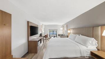 Sengetøy av topp kvalitet, safe på rommet og skrivebord