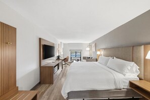 Premium bedding, in-room safe, desk, blackout drapes