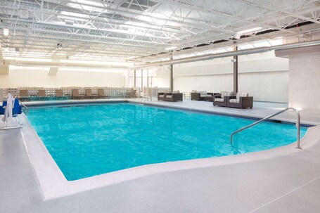 La Quinta Inn Suites by Wyndham Clifton Rutherford - Image 16