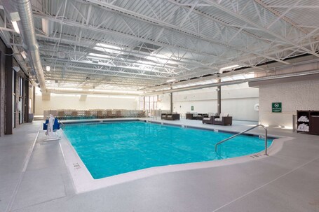 La Quinta Inn Suites by Wyndham Clifton Rutherford - Image 2