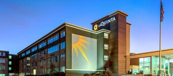 La Quinta Inn & Suites by Wyndham Clifton/Rutherford