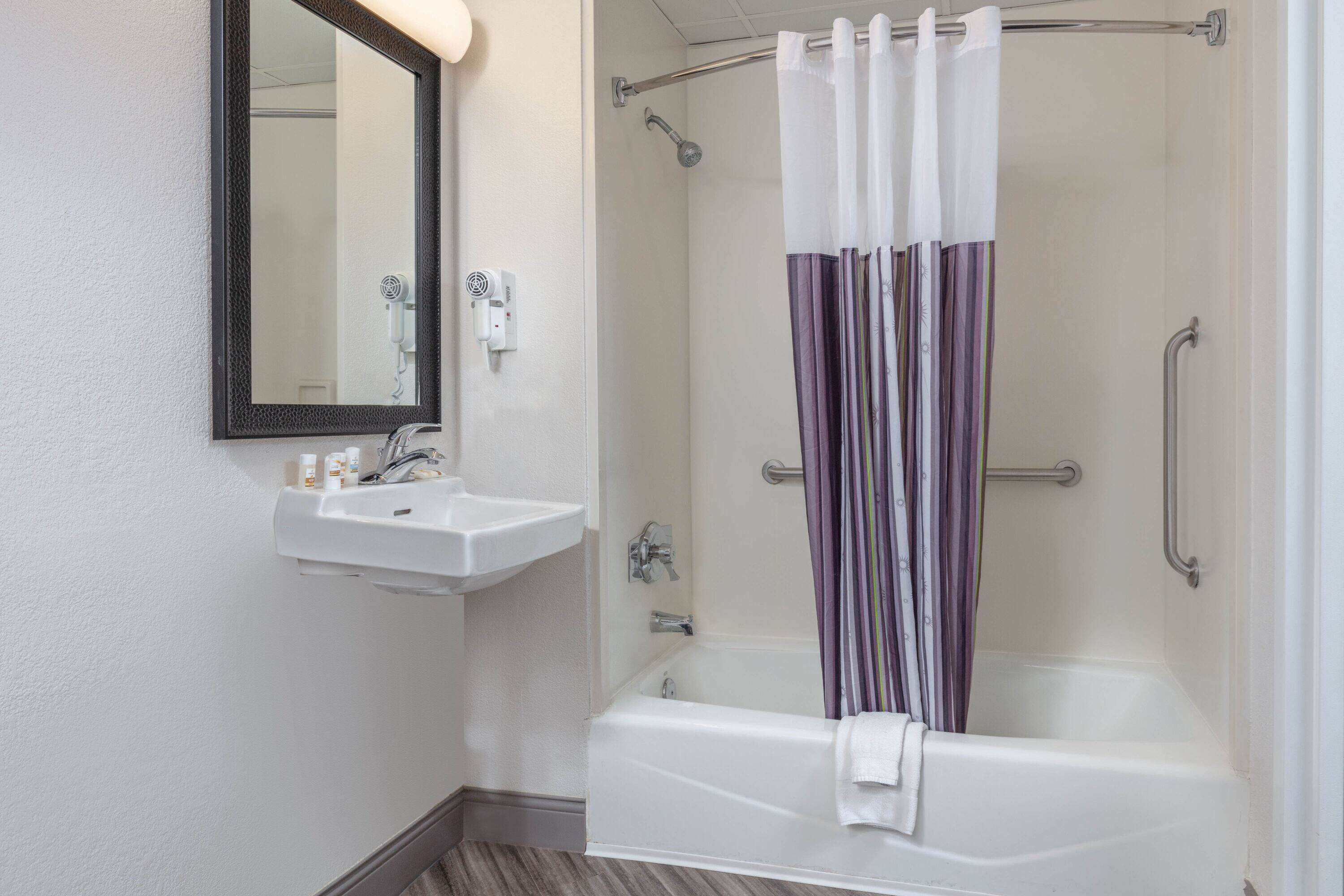 Photo - La Quinta by Wyndham Clifton/Rutherford