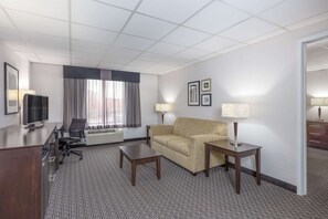 Suite Deluxe, 1 cama de matrimonio grande, no fumadores (Deluxe Family Suite) | Ropa de cama de alta calidad, caja fuerte, escritorio