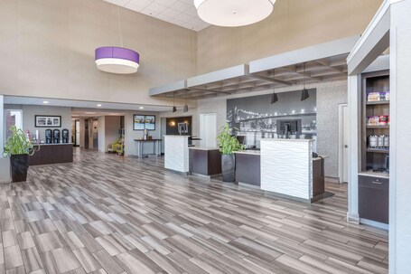 La Quinta Inn Suites by Wyndham Clifton Rutherford - Image 17